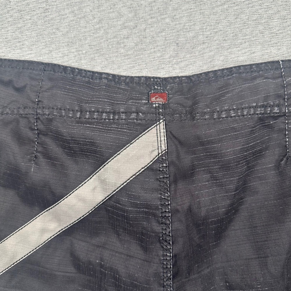 Quiksilver Board Shorts Mens 34 Black Ripstop Graphic Y2K Surf Swim Trunks - Picture 11 of 12